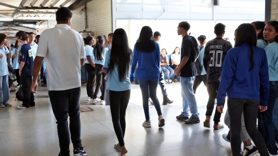 existe-liberdade-religiosa-quando-se-proibe-o-proselitismo-nas-escolas?