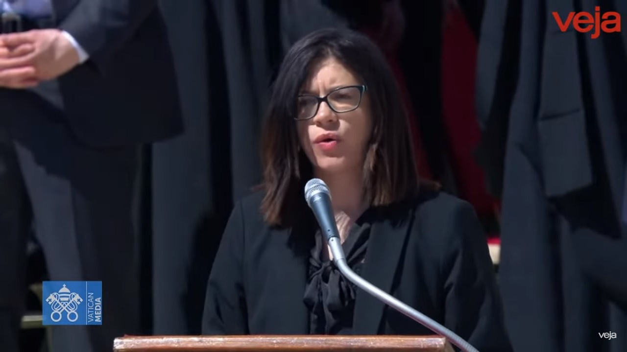 brasileira-le-oracao-universal-durante-funeral-do-papa-francisco;-assista