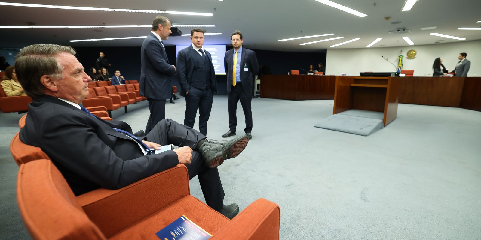 moraes-da-cinco-dias-para-bolsonaro-e-reus-apresentarem-defesa-previa