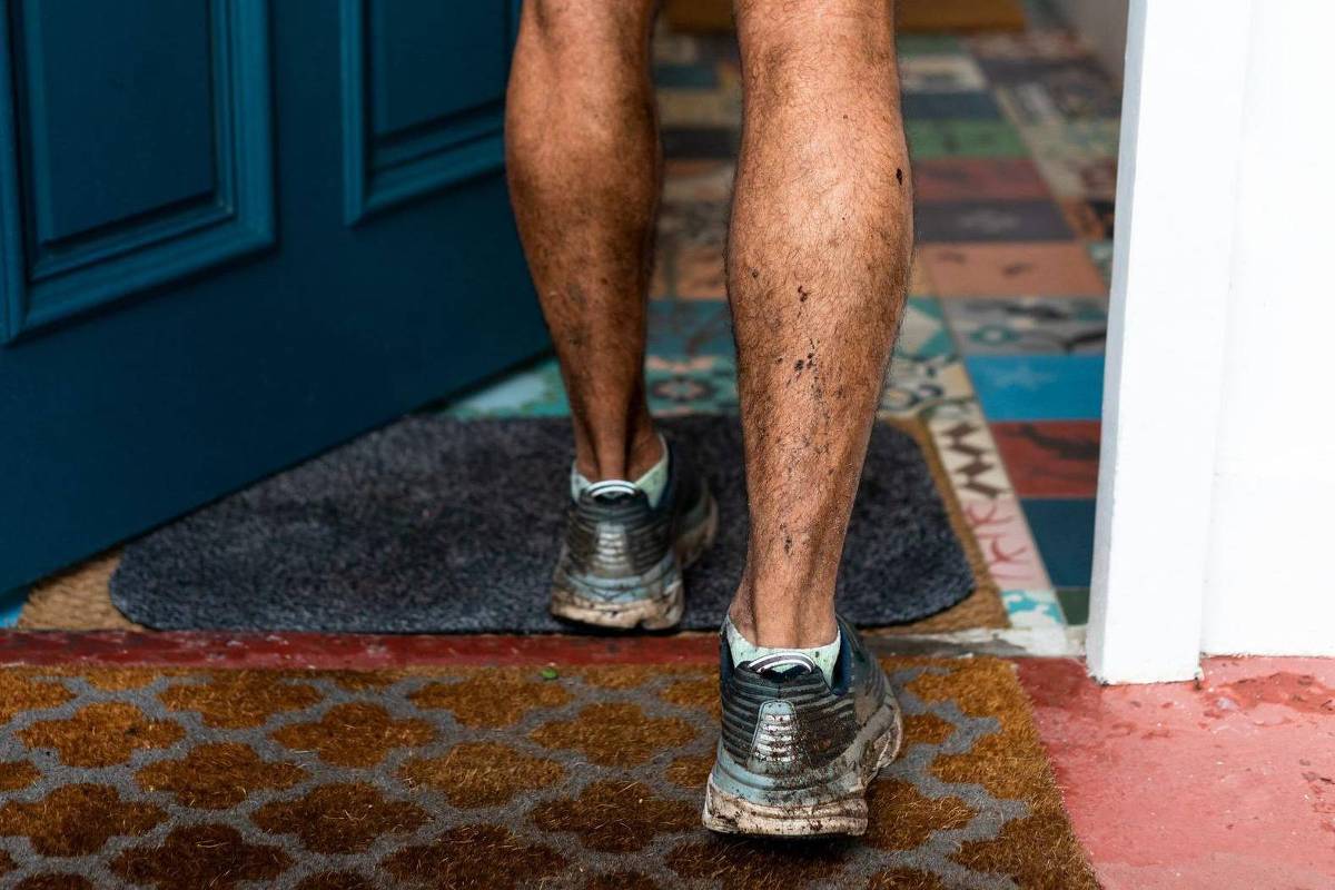 como-simples-habito-de-tirar-sapatos-ao-entrar-em-casa-pode-trazer-enormes-beneficios-a-saude