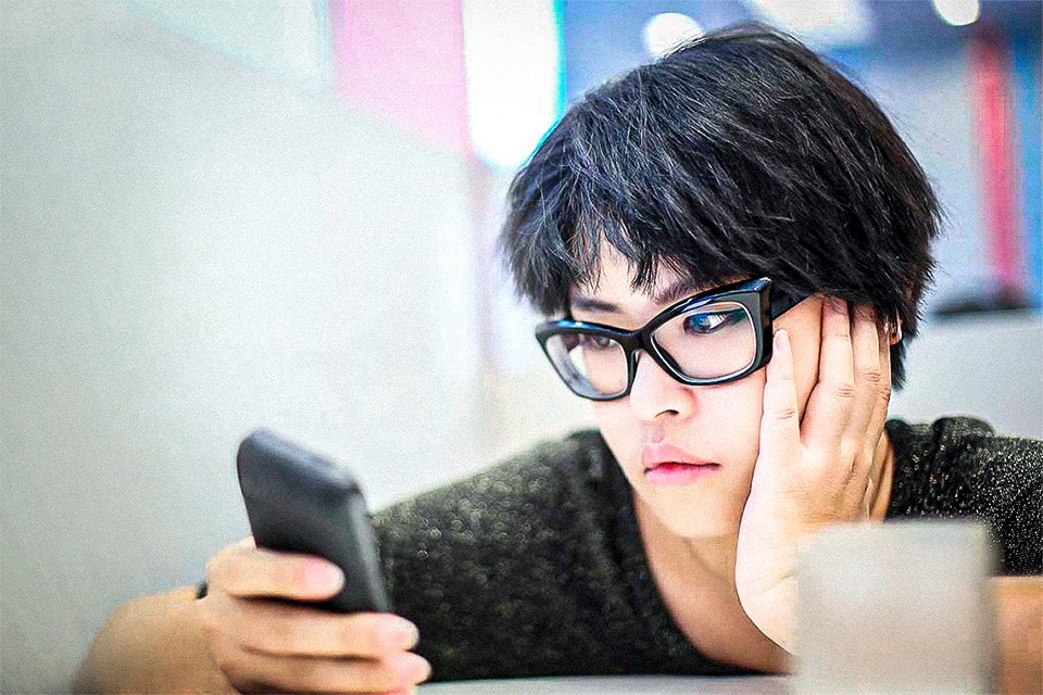 a-era-do-‘brain-rot’:-por-que-estamos-perdendo-o-foco-no-scroll-infinito