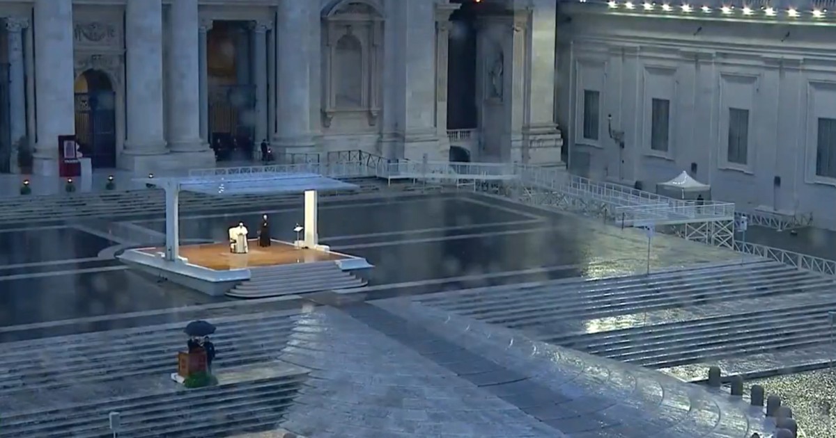 imagens-do-papa-francisco-no-vaticano-durante-a-pandemia-viralizam-nas-redes-sociais