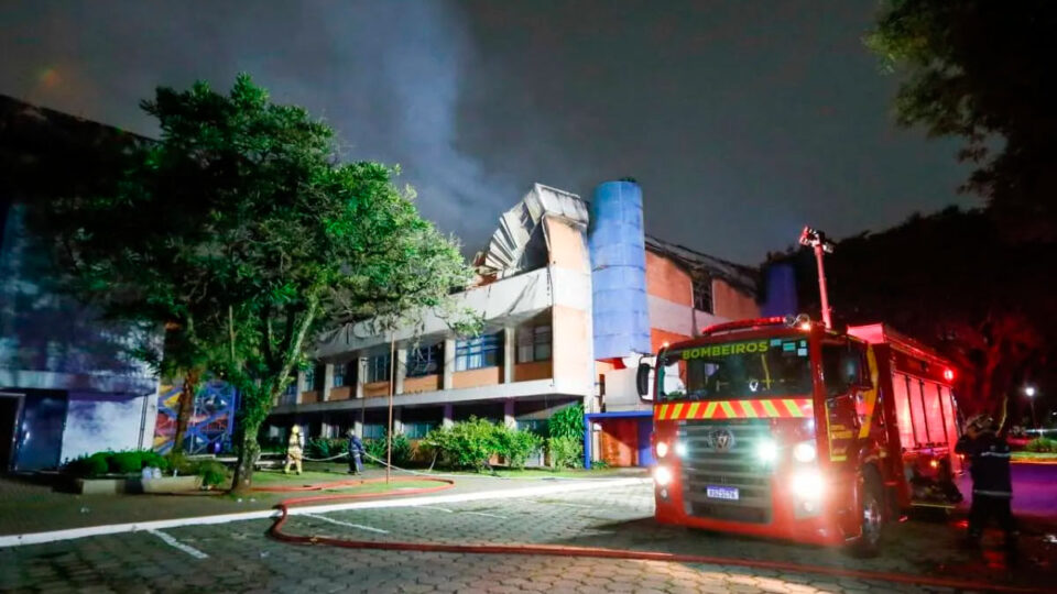 pucpr:-uma-historia-a-prova-de-fogo