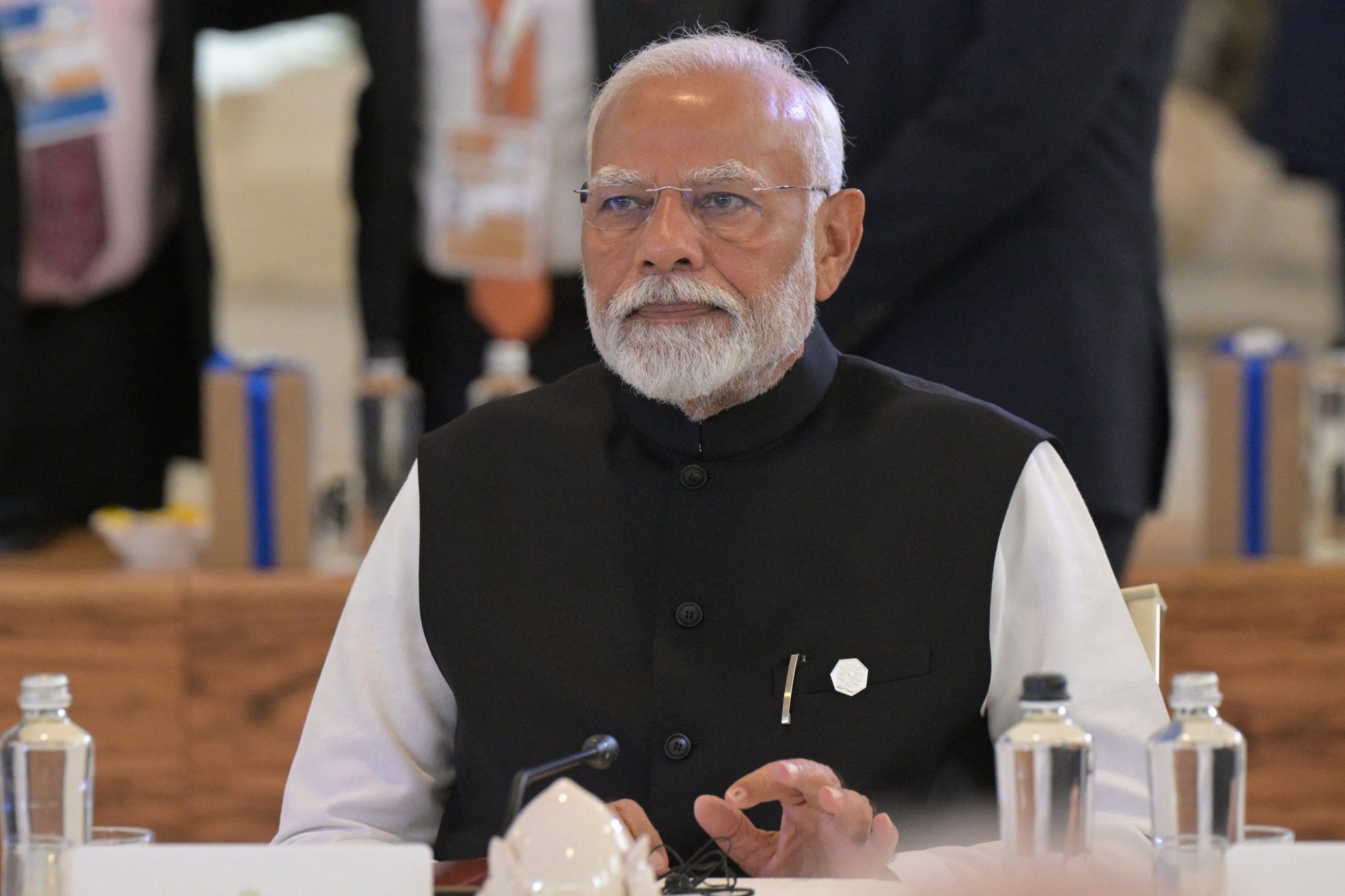 india-expulsa-diplomatas-e-fecha-fronteira-com-paquistao-apos-ataque-na-caxemira