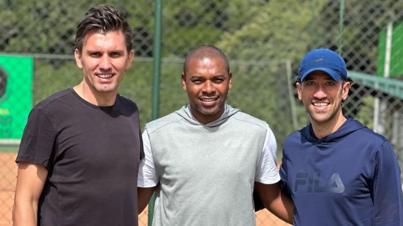 apos-saida,-idolo-se-reune-com-ex-jogadores-do-athletico