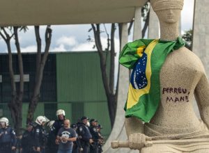 stf-tem-maioria-para-condenar-mulher-que-pichou-estatua-no-8/1