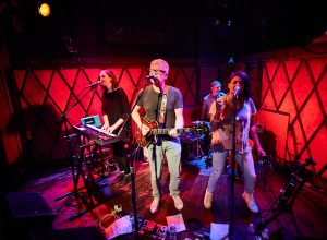 quem-e-o-roqueiro-preso-nos-eua-por-posse-de-pornografia-infantil