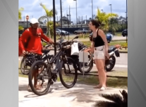 video:-delegada-e-acusada-de-agredir-entregador-de-aplicativo-no-para