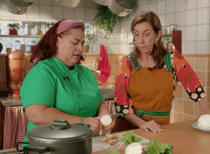 chef-regina-tchelly-prepara-receitas-com-feijao-no-xodo-de-cozinha