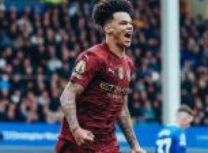 martinelli-marca,-arsenal-goleia-ipswich-town-e-segue-na-briga-pelo-titulo