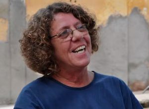 saiba-quem-e-a-cantora-cristina-buarque,-irma-de-chico-buarque