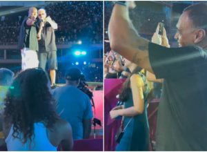 belo-se-declara-para-o-ex-jogador-denilson-durante-show-de-thiaguinho