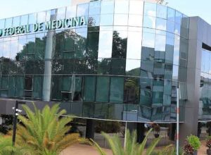 entidades-criticam-cfm-apos-veto-a-terapias-para-jovens-trans