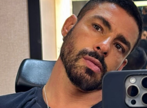 caua-reymond,-que-teria-sido-criticado-por-mau-cheiro,-ja-disse-nao-usar-desodorante