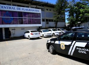 mulher-e-vitima-de-golpe-dentro-de-delegacia