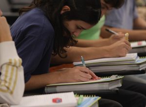 vestibular-do-meio-do-ano-vale-a-pena?-fgv,-puc,-einstein-e-mais-faculdades-tem-inscricoes-abertas