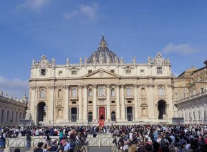quanto-custa-acompanhar-o-funeral-do-papa-francisco?-agencia-monitora-valores-de-hospedagens