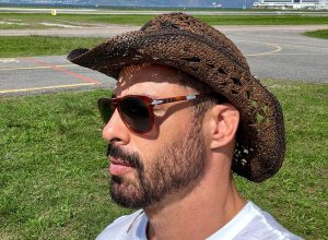 caua-reymond-da-versao-sobre-mau-cheiro-e-nega-tretas-em-vale-tudo