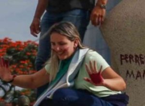 stf-retoma-julgamento-de-debora,-que-pichou-estatua-em-ato-golpista-de-8-janeiro